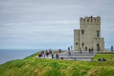Obriens Tower adlı uçuruma Moher, İrlanda