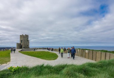 Obriens Tower adlı uçuruma Moher, İrlanda