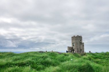 Obriens Tower adlı uçuruma Moher, İrlanda