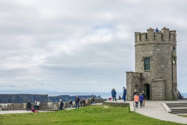 Obriens Tower adlı uçuruma Moher, İrlanda