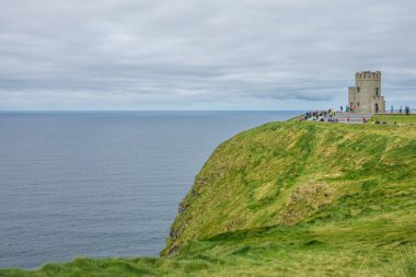 Obriens Tower adlı uçuruma Moher, İrlanda