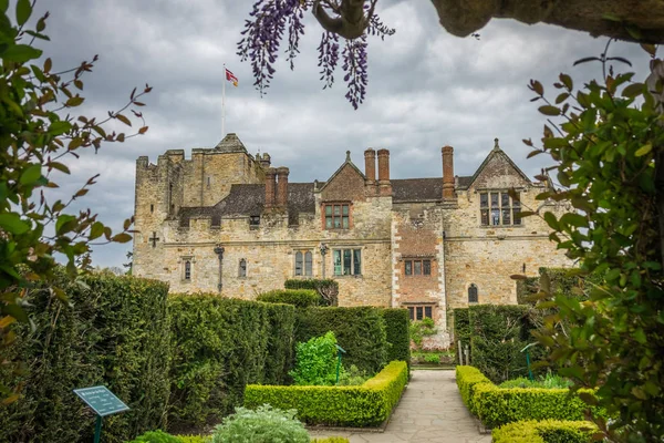 Hever Castle en tuinen — Stockfoto