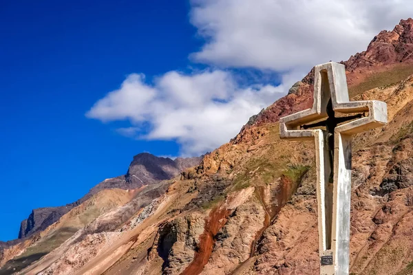 Cross in the argentinian Andes — Stock Photo, Image