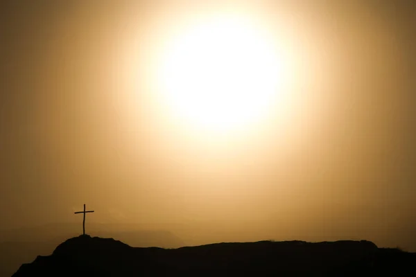 Cross on the rock — Stock Photo, Image