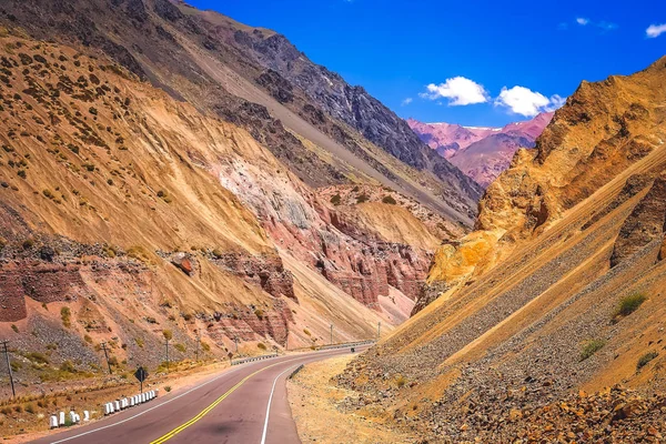Estrada através dos Andes — Fotografia de Stock
