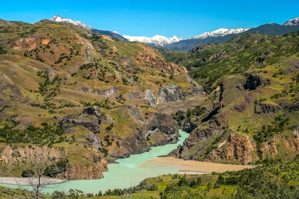 Confluencia de ríos en la Patagonia — Foto de Stock