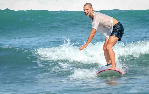 Surfen auf Bali — Stockfoto