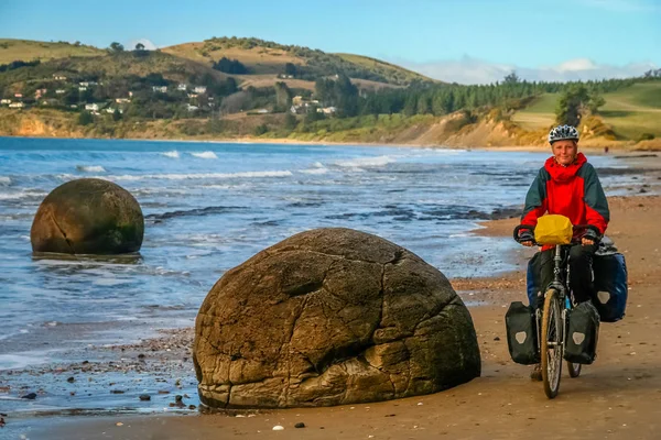 Ciclista en la playa de Nueva Zelanda — Foto de Stock