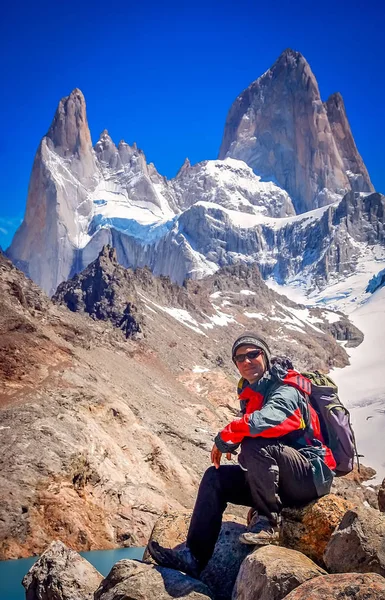 Trekker am Fuße des Mount fitz roy — Stockfoto