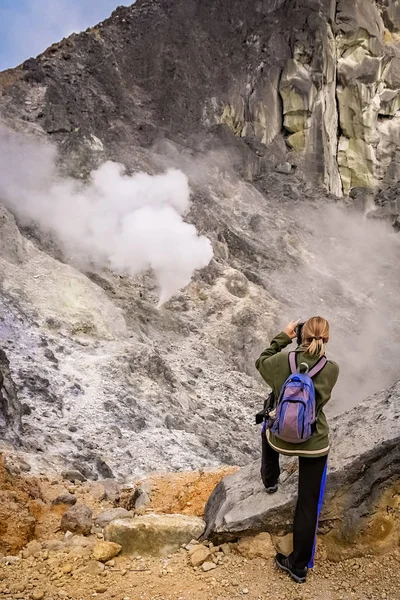 Fotograferen van de krater van de vulkaan Gunung Sibayak — Stockfoto