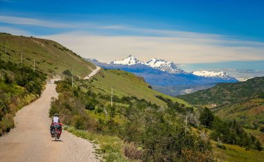 Carretera Austral üzerinde Bisiklete binme