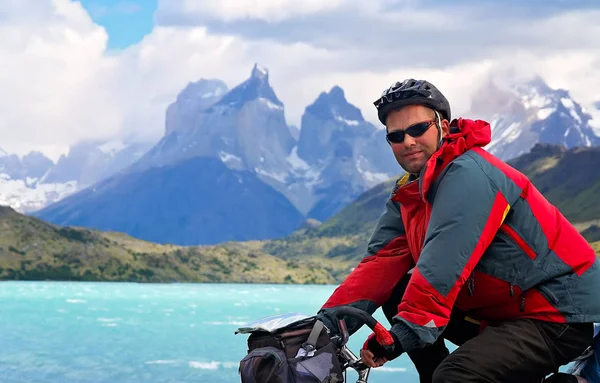 Cykling i Torres del Paine National Park — Stockfoto