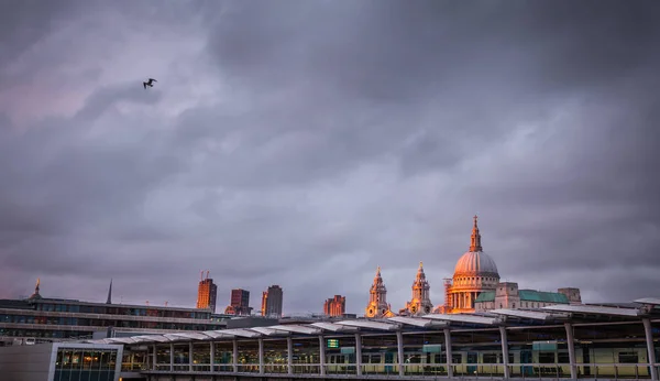 El horizonte de Londres visto desde el puente Blackfriars — Foto de Stock