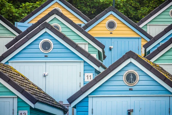 Kleurrijke strand hutten in Bournemouth — Stockfoto
