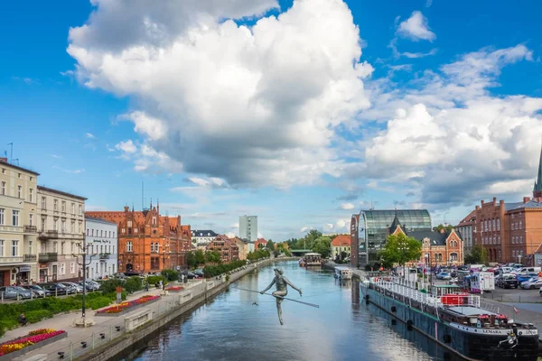 İp cambazı heykel Bydgoszcz