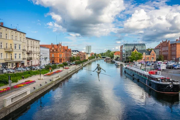 İp cambazı heykel Bydgoszcz