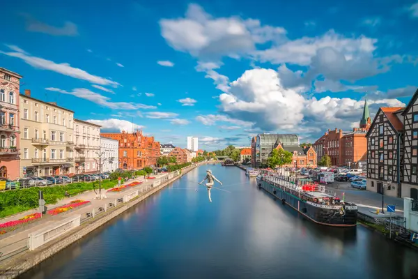 İp cambazı heykel Bydgoszcz