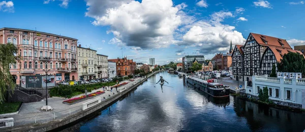 La scultura funambolo a Bydgoszcz — Foto Stock