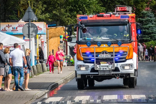 Sular altında alan boşaltmak için gelen itfaiye