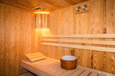 Bir ev sauna ahşap bir yatakta iç