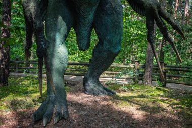 Therizinosaurus tırpan pençeleri
