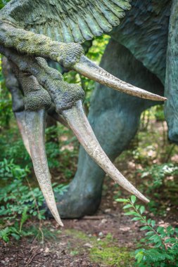 Therizinosaurus tırpan pençeleri
