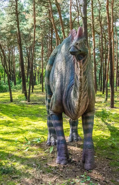 LArge dinosaur statue in a forest — Stock Photo, Image