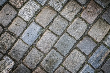 Bir yolda cobblestones paterni