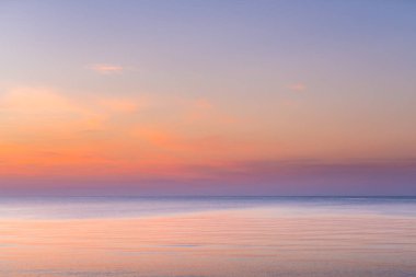 Sıcak gün batımı yerleşimi