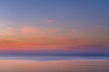 Sıcak gün batımı yerleşimi