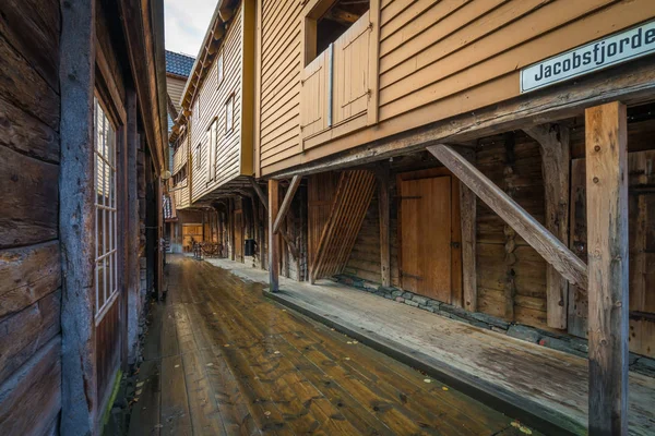 Bryggen antiguos edificios de madera en Bergen —  Fotos de Stock