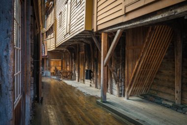 Bryggen renkli ahşap binalarda tarihi