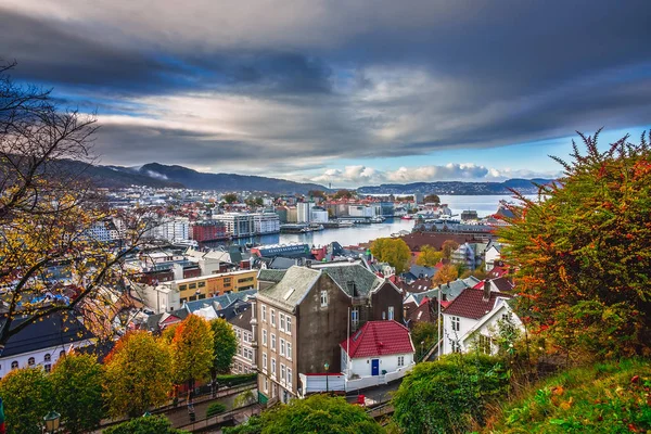 Pohled na zátoku Bergen na podzim — Stock fotografie