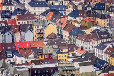 Bergen şehirdeki renkli evleri
