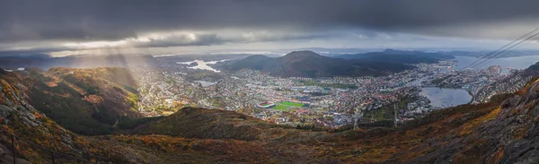 Bergen város, mint a Mount Ulri tetején látható panoráma — Stock Fotó