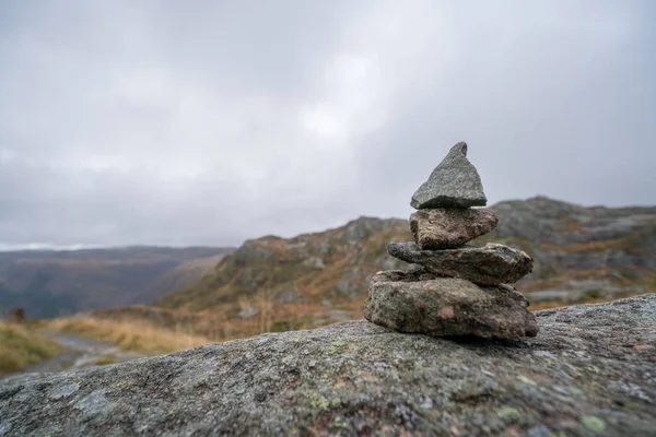 Zen pequeña pila equilibrada de piedras apiladas —  Fotos de Stock
