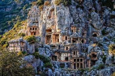 Likya kaya mezarları Türkiye'deki Myra'da kesmek