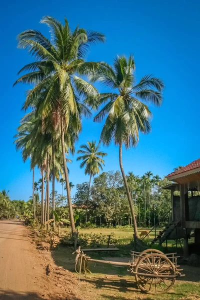 Straße durch das ländliche Kambodscha — Stockfoto