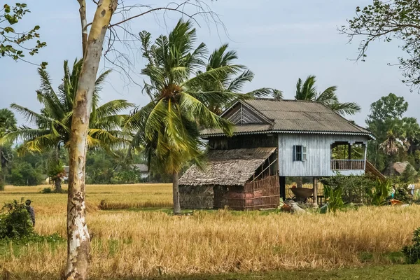 Casa de pueblo en cambodiana — Foto de Stock