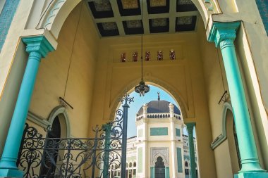 Al-Mashun Medan Ulu Camii girişi