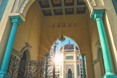 Al-Mashun Medan Ulu Camii girişi