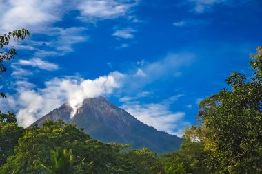 Flores Adası'nın volkanik manzara