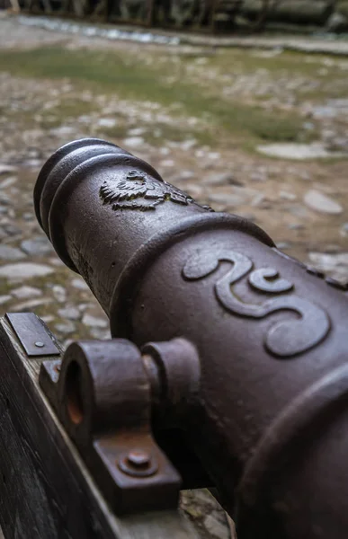 Бочка старой пушки в Болковском замке — стоковое фото