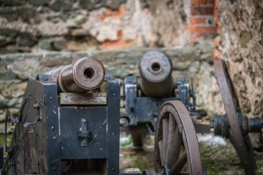 Eski pirinç topları