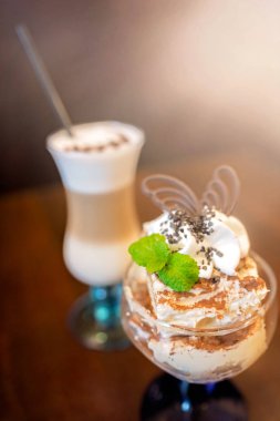 Caffee latte ve tiramisu dondurma