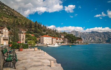 Perast kasabasında yaz deniz