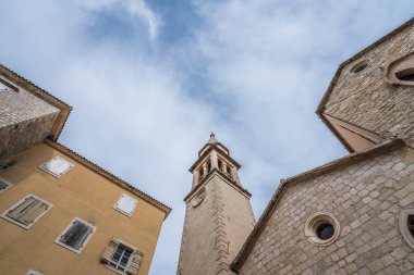 Budva'nın St Ivan kilise ve çan kulesi