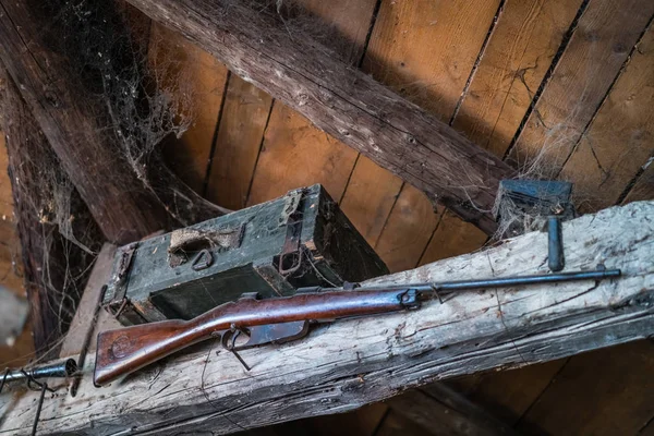 Antiguo rifle de caza en exhibición — Foto de Stock
