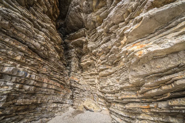 Formations rocheuses étranges sur la côte près de Budva — Photo