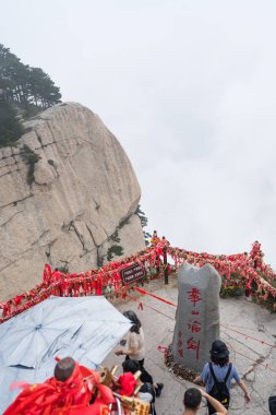 Huashan dağının batı tepesinden görüntü